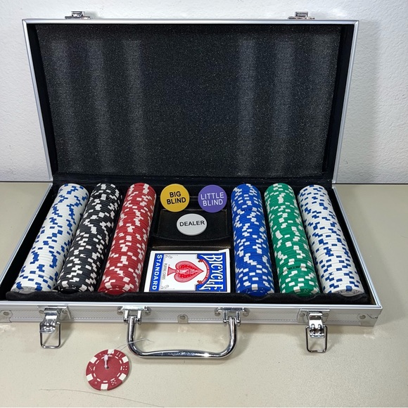 Pocket chips set with deck in aluminum case cardinal industries - Picture 1 of 5